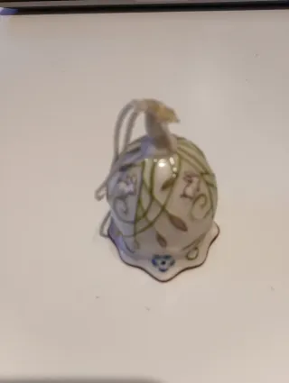 Campanella pasquale in porcellana