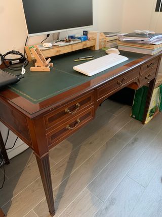 Mesa de despacho estilo madera y cuero