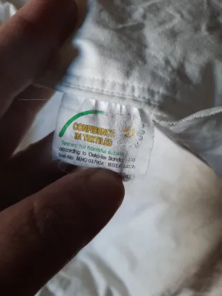 Colcha edredón de plumas con manchas