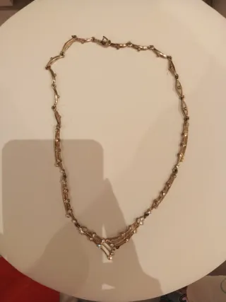 Elegante collar con brillantes