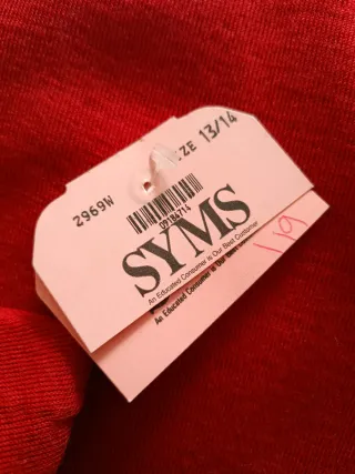 Vestido rojo de punto con falda plisada