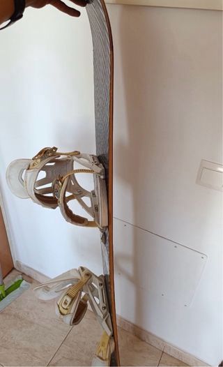 Tabla de Snow con Fijaciones atomic de 155