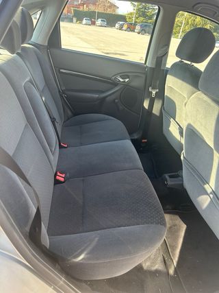 Ford Focus Ghia 2004