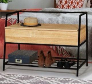 Banqueta con zapatero de madera y metal.
