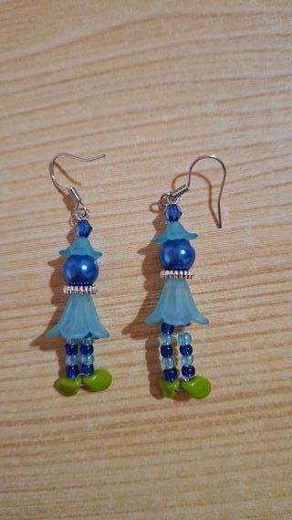 Pendientes hechos a mano con abalorios