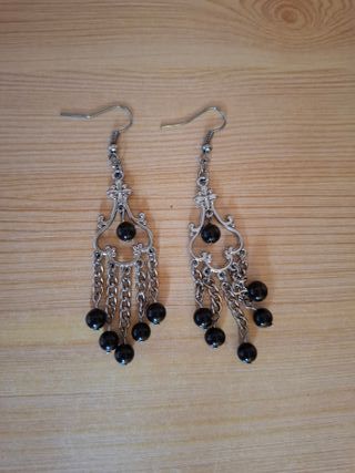 Pendientes hechos a mano con abalorios
