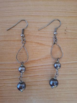 Pendientes hechos a mano con abalorios