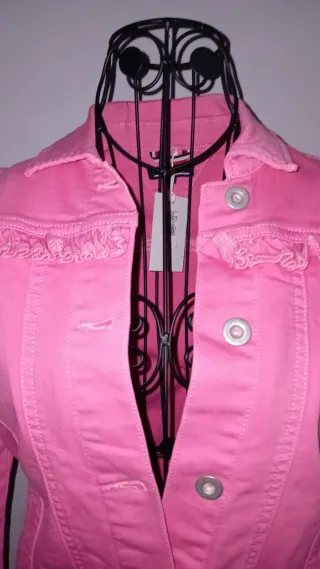 Chaqueta rosa con volantes Tommy Hilfiger