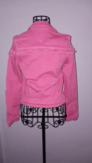 Chaqueta rosa con volantes Tommy Hilfiger