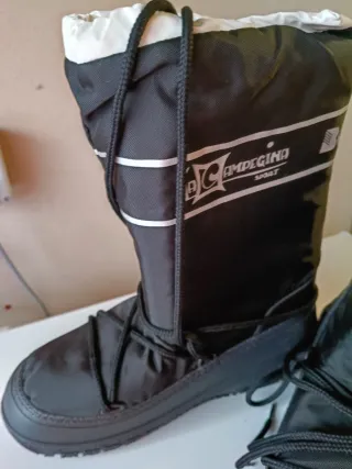 Stivali da neve neri e bianchi