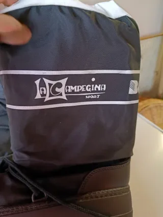 Stivali da neve neri e bianchi