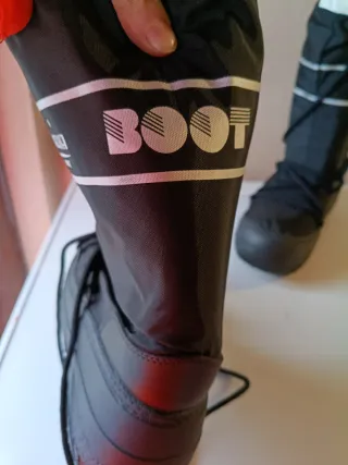 Stivali da neve neri e bianchi