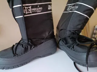 Stivali da neve neri e bianchi