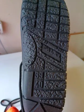 Stivali da neve neri e bianchi