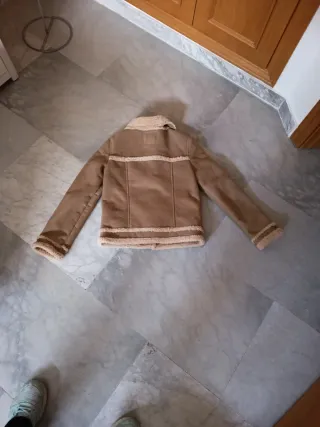 Chaqueta marrón con forro de borreguito