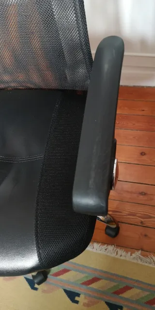 Silla de oficina ergonómica negra