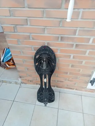 Monopatín 2 ruedas semi nuevo