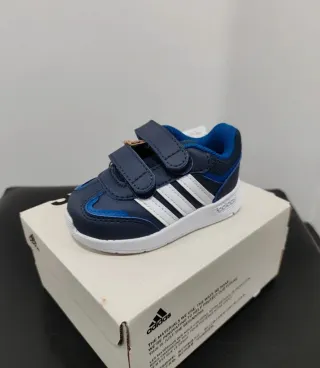 Sapatilhas Adidas Criança Tamanho 19 Novas