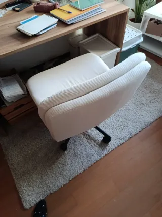 Silla de oficina beige de corduroy