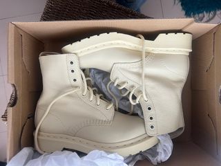 Dr. Martens Beige Piel Suave 8 Ojales