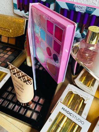 Lote maquillaje NUEVO + regalos –