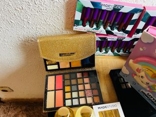 Lote maquillaje NUEVO + regalos –