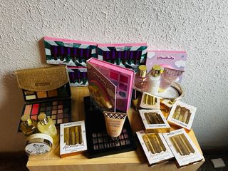 Lote maquillaje NUEVO + regalos –