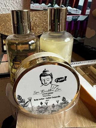 Lote maquillaje NUEVO + regalos –