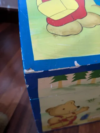 Baúl infantil de madera pintado