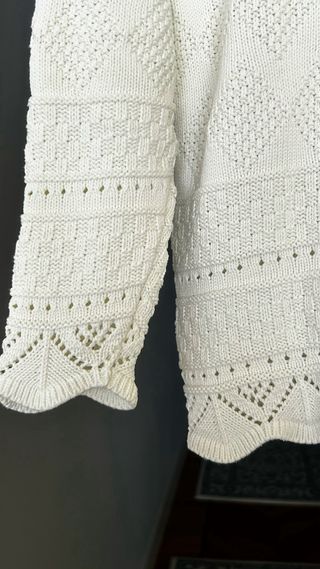 Jersey de algodón blanco roto.