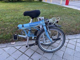 Bicicleta plegable azul Dahon