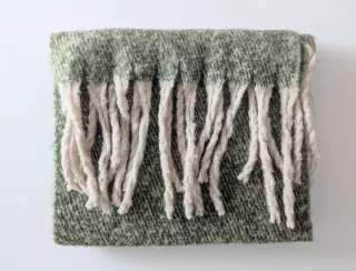 Bufanda suave verde y beige