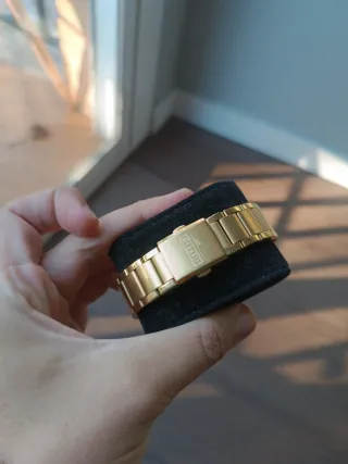 Reloj Lotus Dorado y Blanco