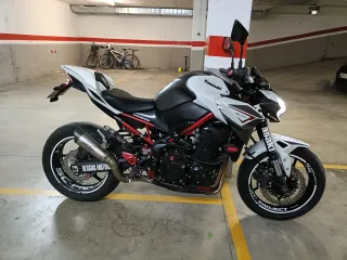 Kawasaki Z900 900cc Naked Blanca solo 4.300km