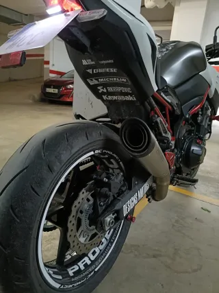 Kawasaki Z900 900cc Naked Blanca solo 4.300km