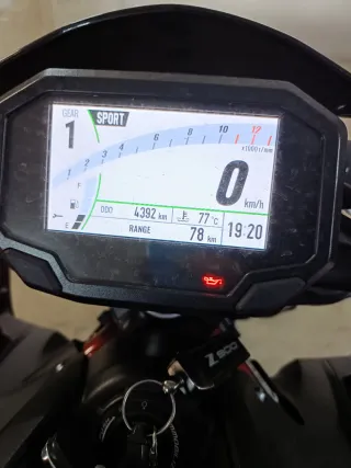 Kawasaki Z900 900cc Naked Blanca solo 4.300km