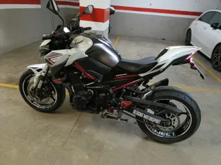 Kawasaki Z900 900cc Naked Blanca solo 4.300km