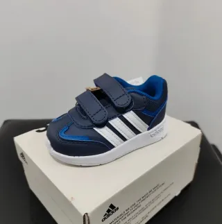Sapatilhas Adidas Criança Tamanho 20 novas