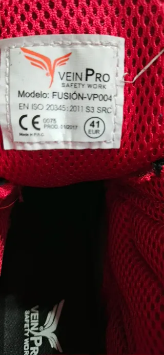 Zapatos de trabajo negros y rojos