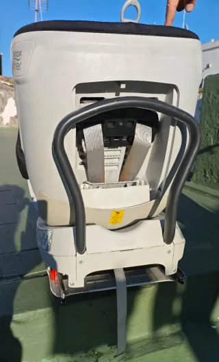 Silla coche Britax Römer 550€ nueva