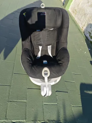 Silla coche Britax Römer 550€ nueva