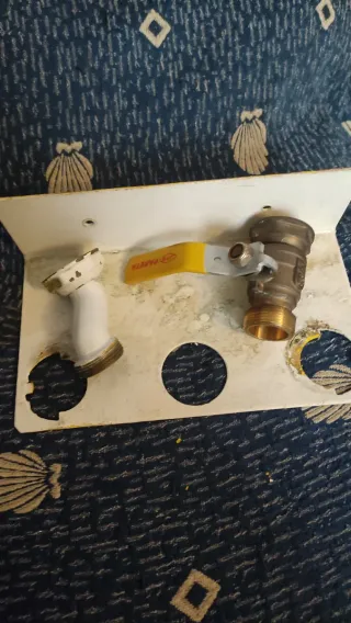 Soporte, Válvula y Codo Contador de gas