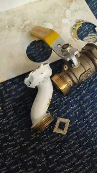 Soporte, Válvula y Codo Contador de gas