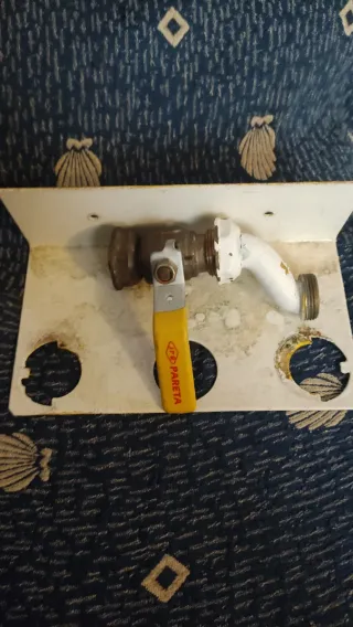 Soporte, Válvula y Codo Contador de gas