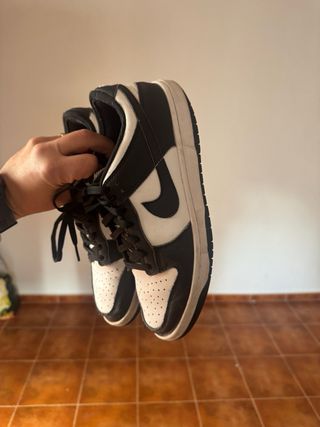 Zapatillas Nike Panda t.43 negras y Blancas