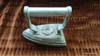 2 Planchas antiguas de hierro