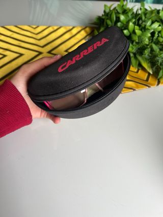 Gafas de sol Carrera rosas y amarillas