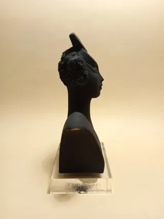 CRISTINA PUELL STATUA Ceramica NERO plexiglas