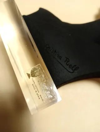 CRISTINA PUELL STATUA Ceramica NERO plexiglas