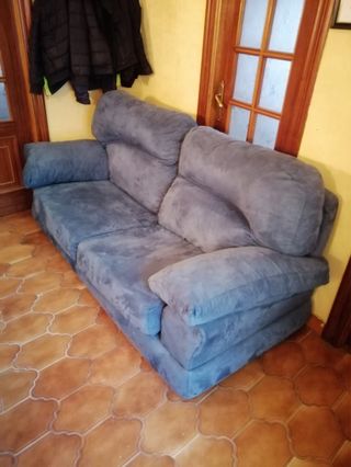 Sofá azul de tela súper confortable